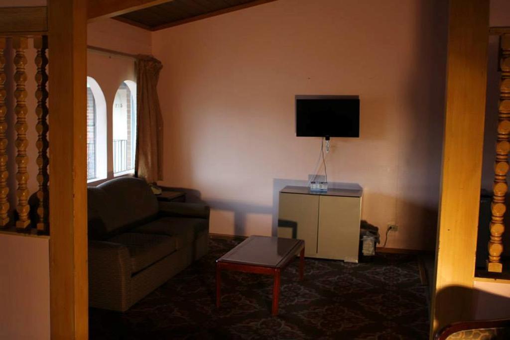 Presidential Inn And Suites Lyons ภายนอก รูปภาพ